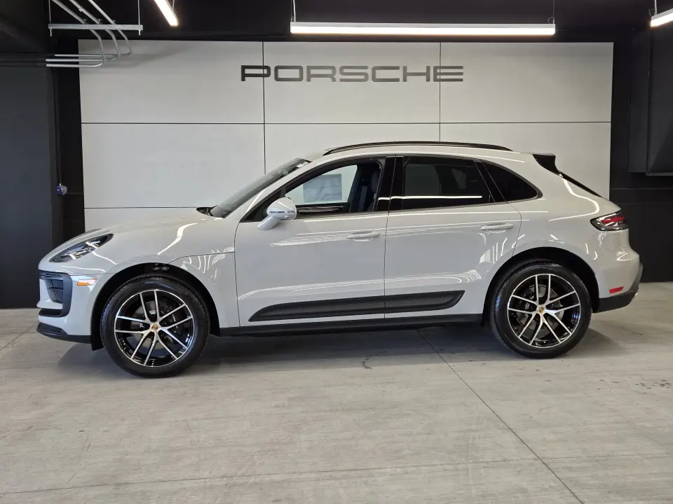 2025 Porsche Macan - Photo 15