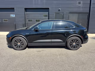 2025 Porsche Macan Base - Photo 25