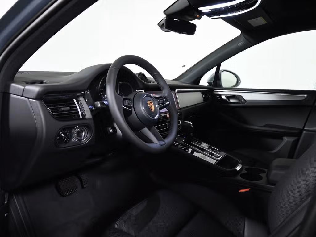 2026 Porsche Macan - Photo 28
