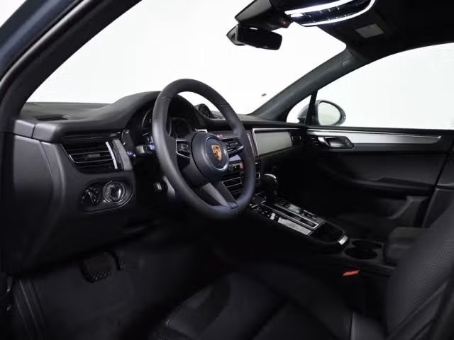 2026 Porsche Macan - Photo 26