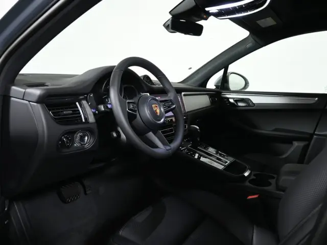 2026 Porsche Macan - Photo 30
