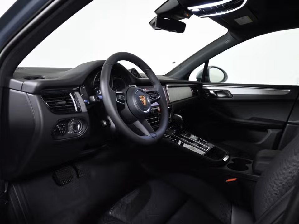 2026 Porsche Macan - Photo 27