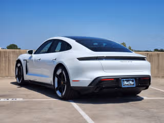2026 Porsche Taycan GTS - Photo 17