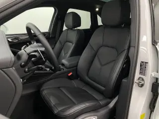 2026 Porsche Macan Base - Photo 37