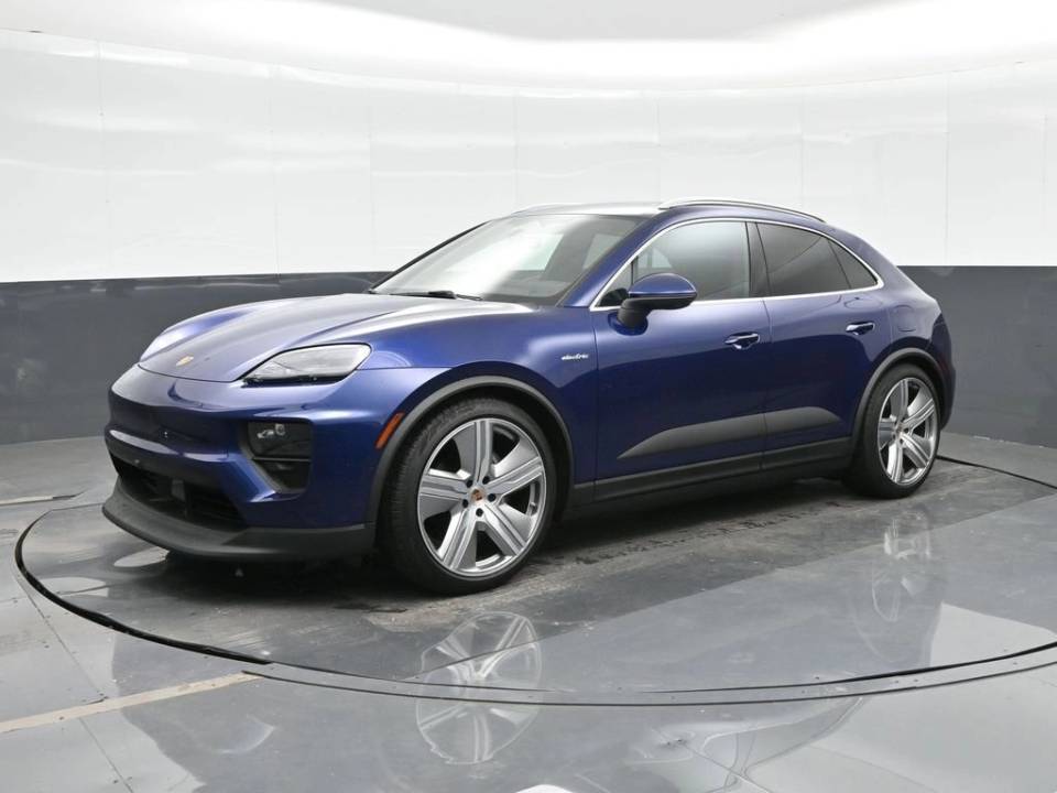 2025 Porsche Macan Base