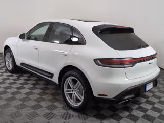 2025 Porsche Macan T - Photo 17