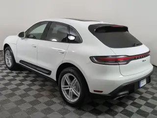 2025 Porsche Macan T - Photo 21