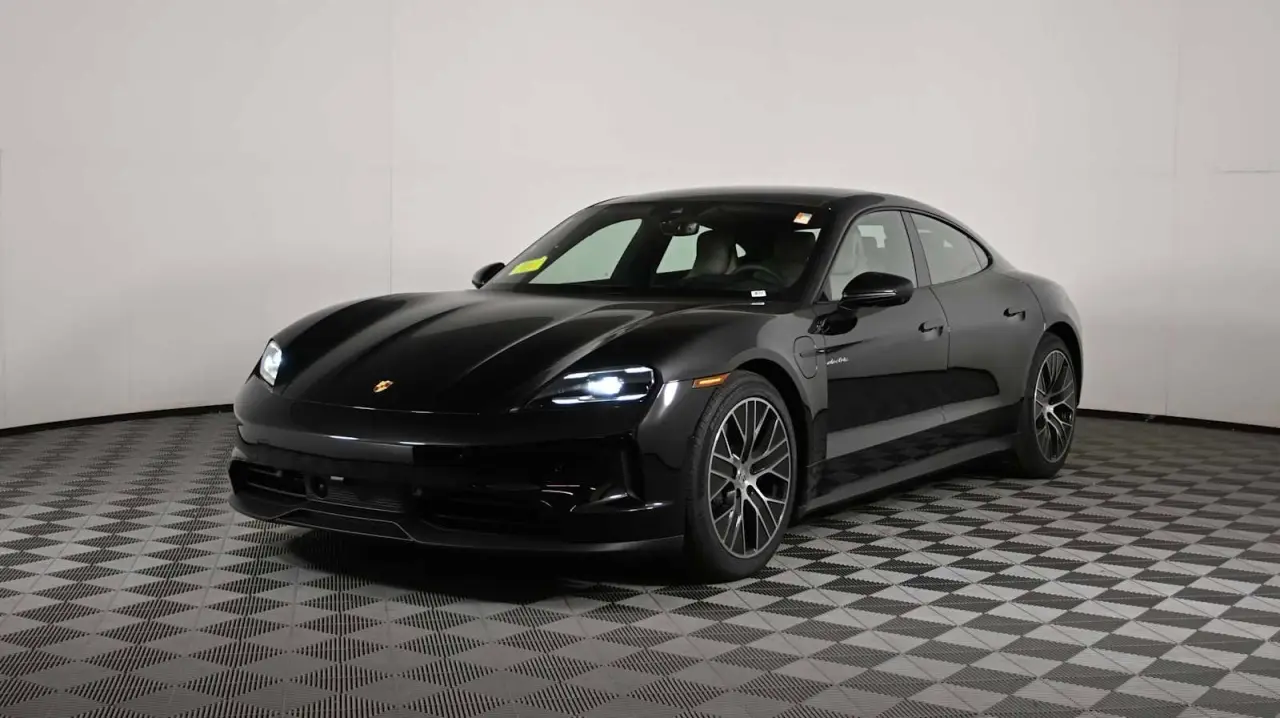 2025 Porsche Taycan Base - Photo 8