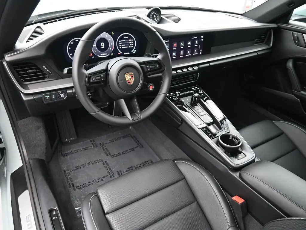 2025 Porsche 911 - Photo 32