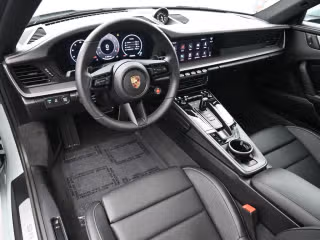 2025 Porsche 911 - Photo 25