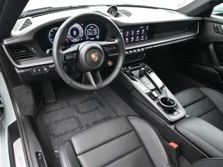 2025 Porsche 911 - Photo 29