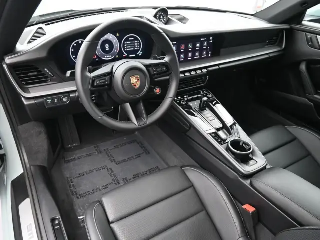 2025 Porsche 911 - Photo 30