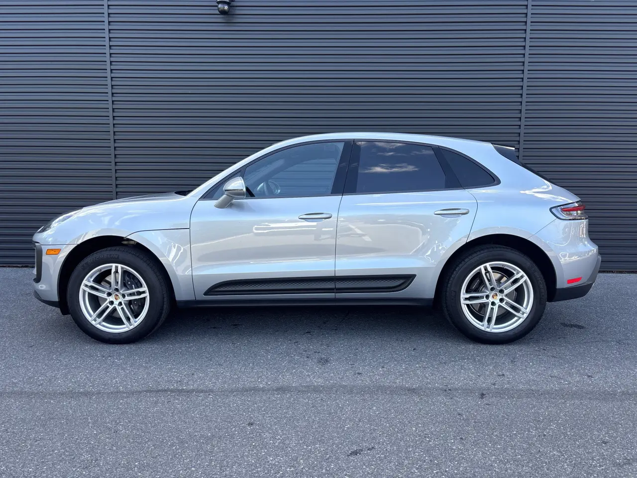 2025 Porsche Macan - Photo 16