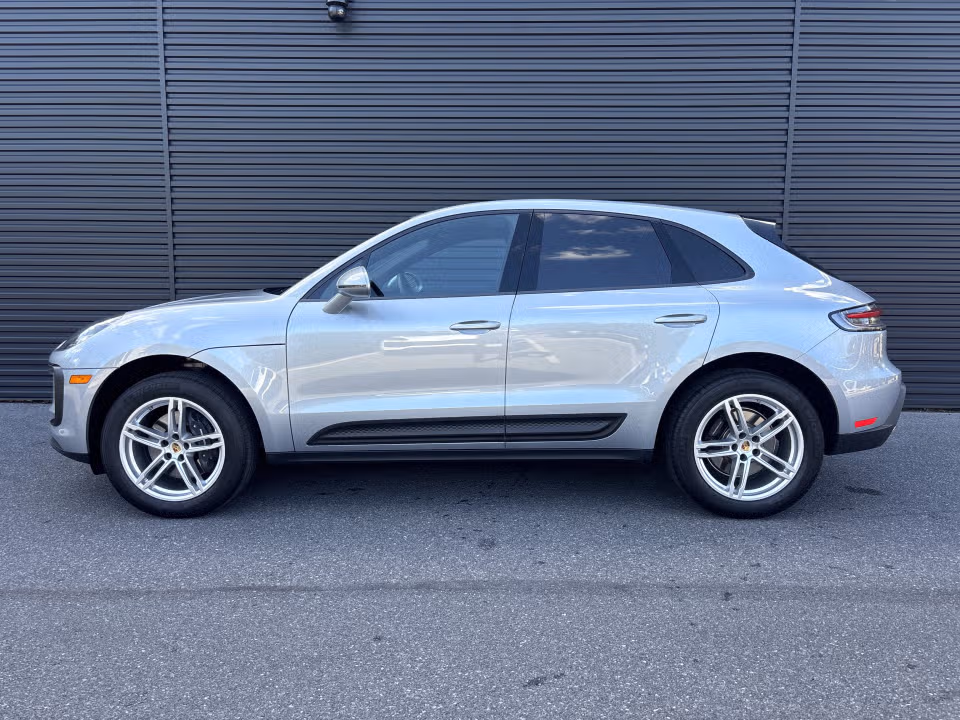 2025 Porsche Macan - Photo 11