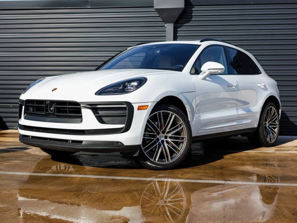 2023 Porsche Macan Base