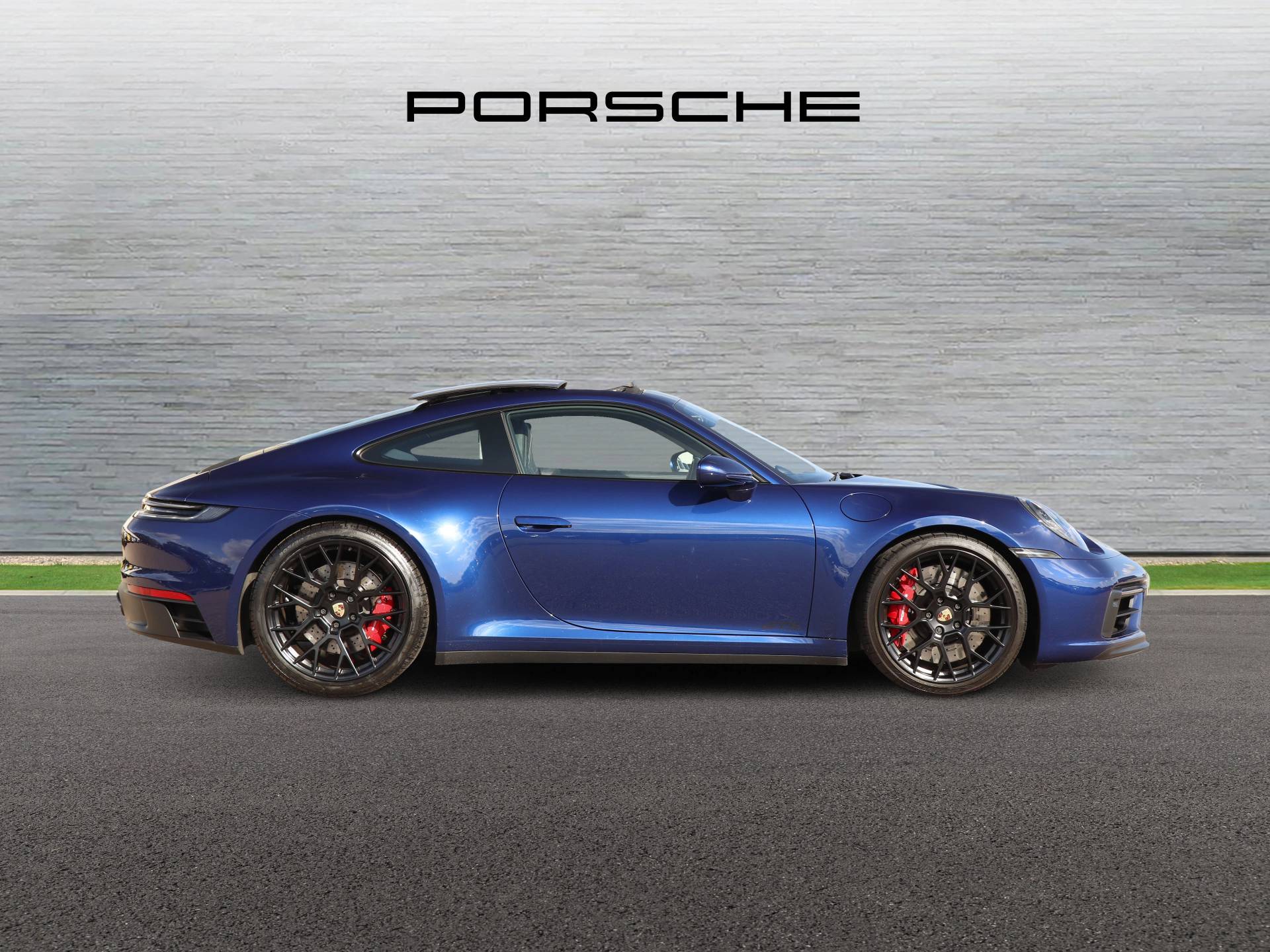 911 Carrera 4 GTS, photo 2 of 38