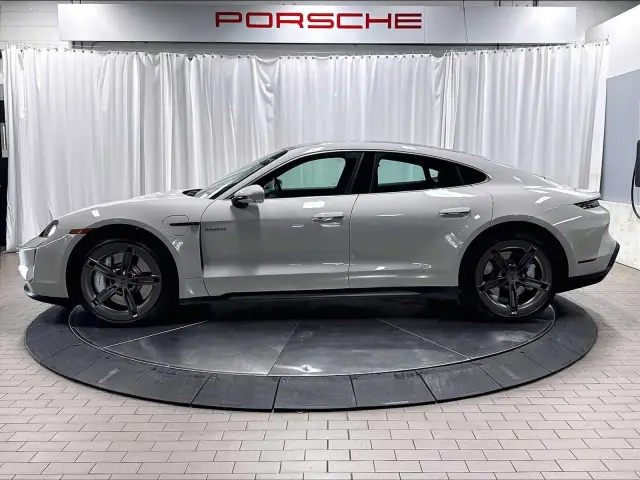 2025 Porsche Taycan Turbo - Photo 14