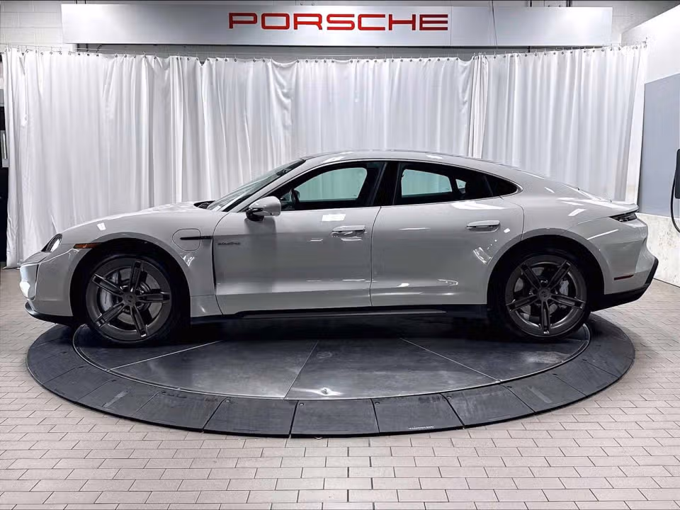 2025 Porsche Taycan Turbo - Photo 11