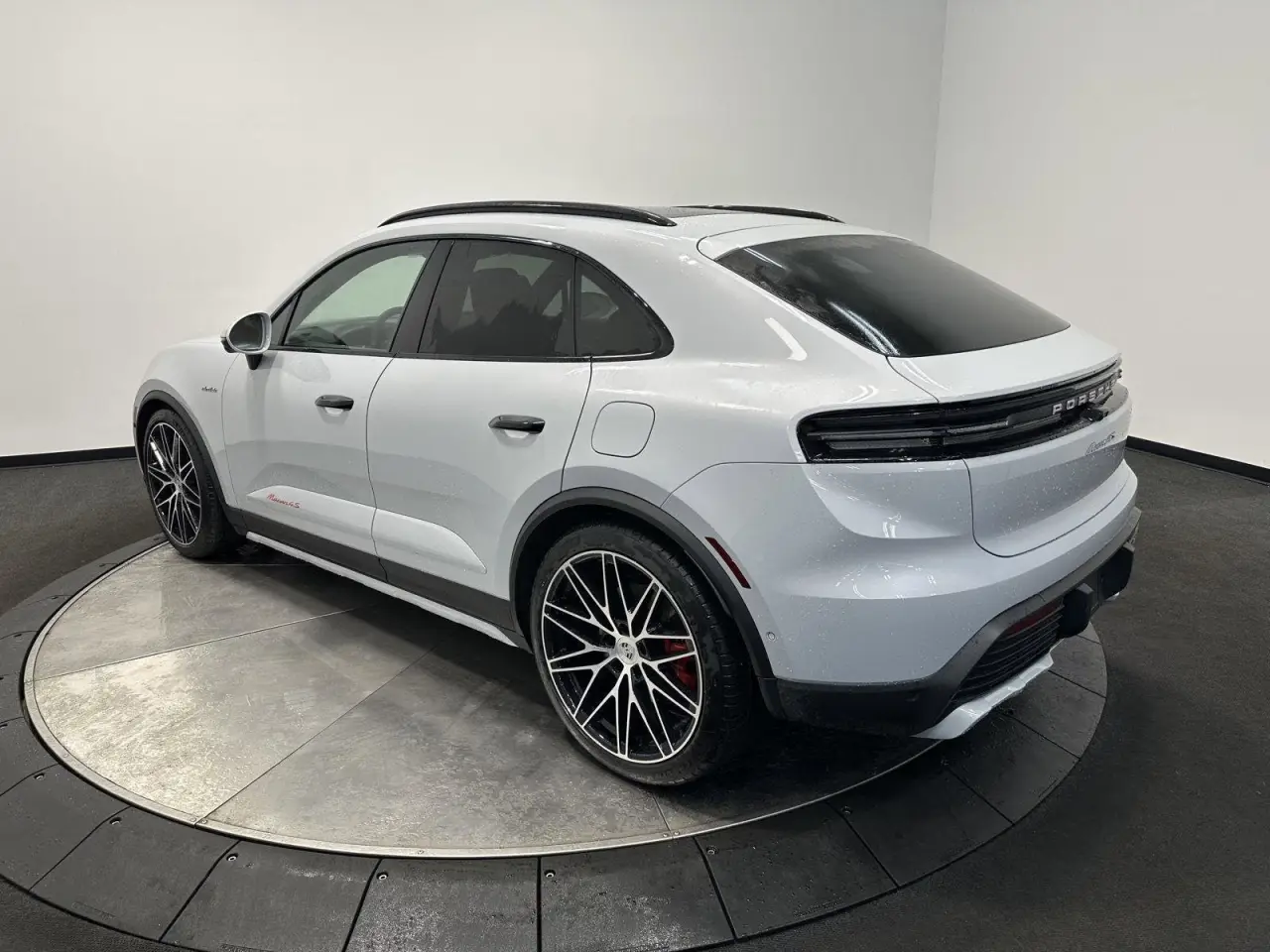 2026 Porsche Macan S - Photo 24