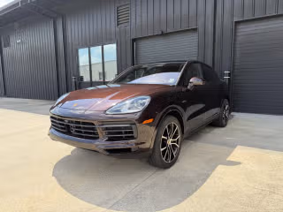 2023 Porsche Cayenne Platinum Edition E-Hybrid's photo