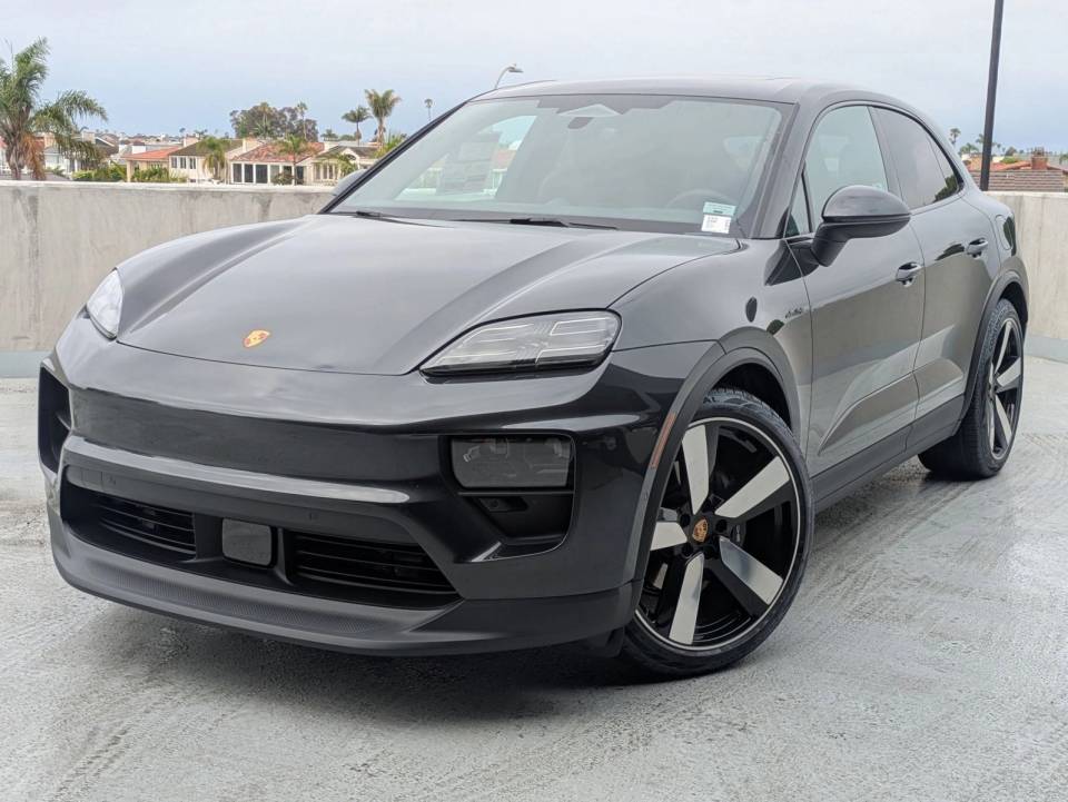 2025 Porsche Macan Base