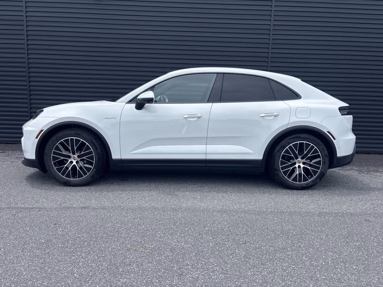 2025 Porsche Macan Base - Photo 12
