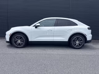 2025 Porsche Macan Base - Photo 9