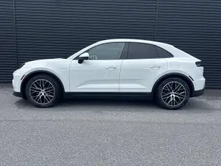 2025 Porsche Macan Base - Photo 13