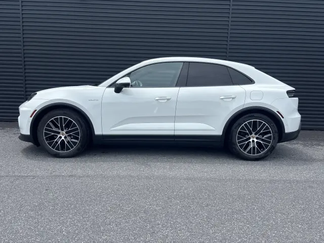 2025 Porsche Macan Base - Photo 14