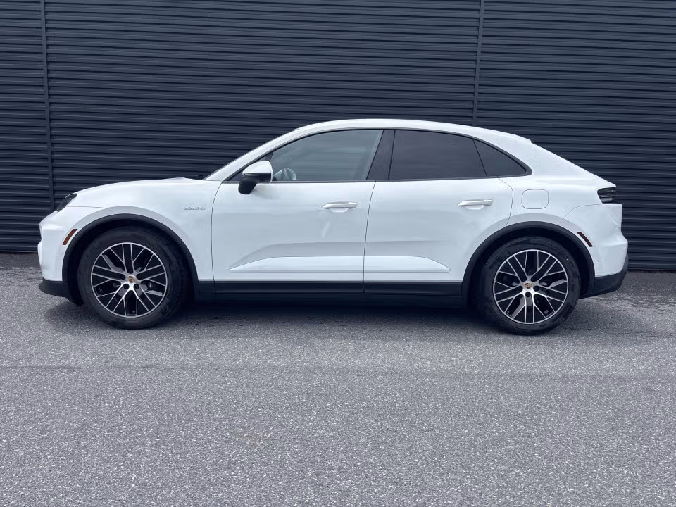 2025 Porsche Macan Base - Photo 11