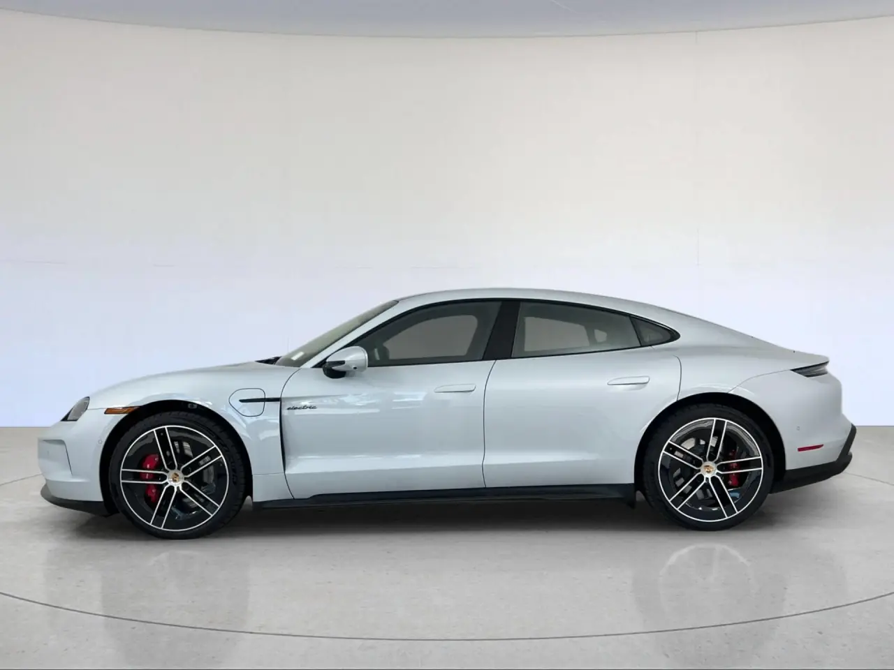 2026 Porsche Taycan GTS - Photo 16