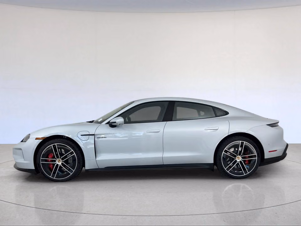 2026 Porsche Taycan GTS - Photo 11