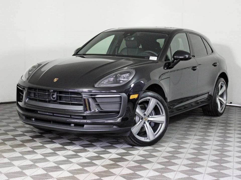 2026 Porsche Macan Base