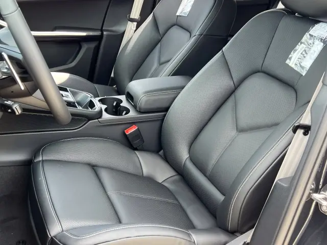 2026 Porsche Macan T - Photo 38