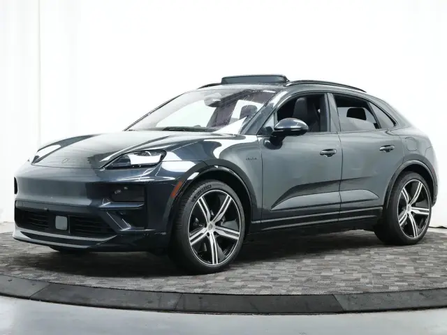 2025 Porsche Macan Turbo Electric - Photo 6