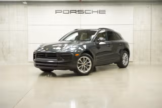 2025 Porsche Macan -'s photo