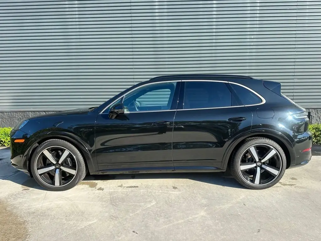 2025 Porsche Cayenne Turbo E-Hybrid - Photo 16