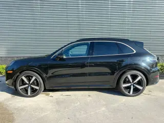 2025 Porsche Cayenne Turbo E-Hybrid - Photo 13