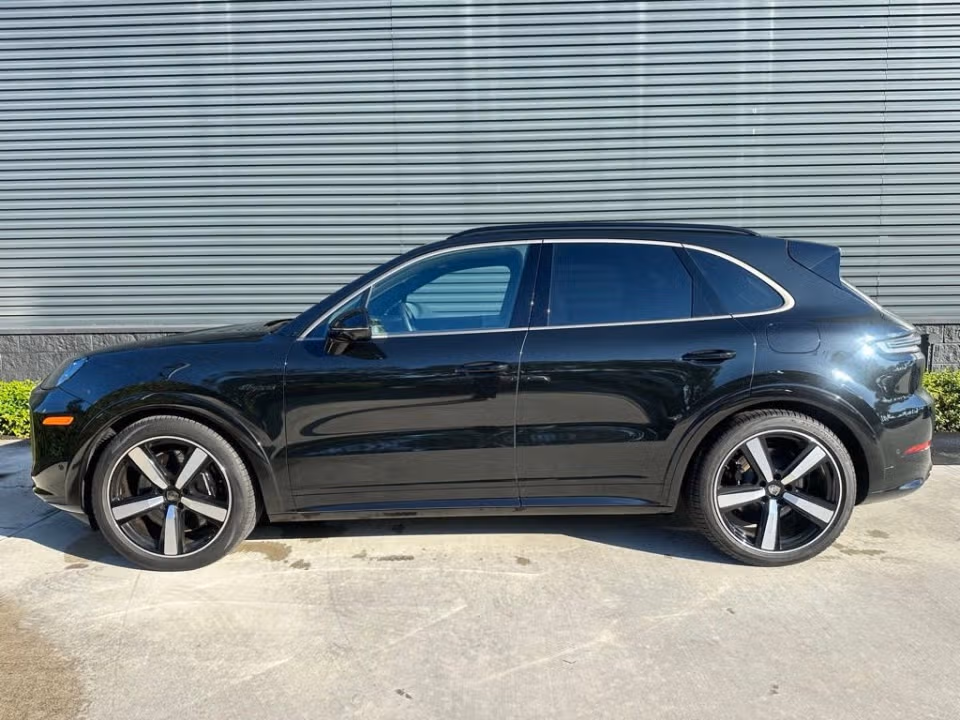 2025 Porsche Cayenne Turbo E-Hybrid - Photo 11