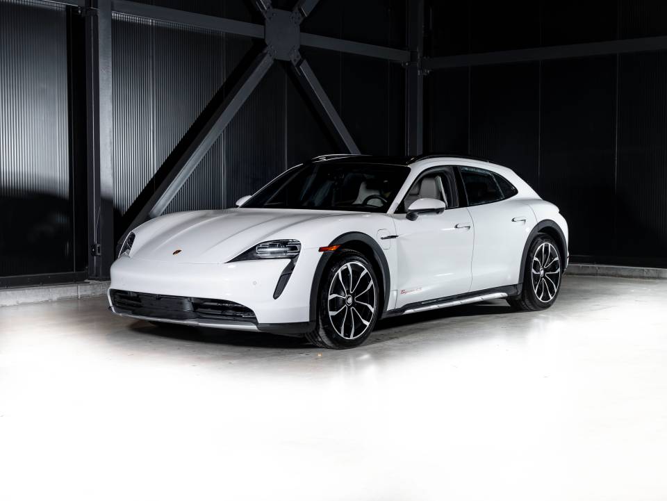 Used Porsche Taycan 4S Cross Turismo for sale at Porsche Centre Québec