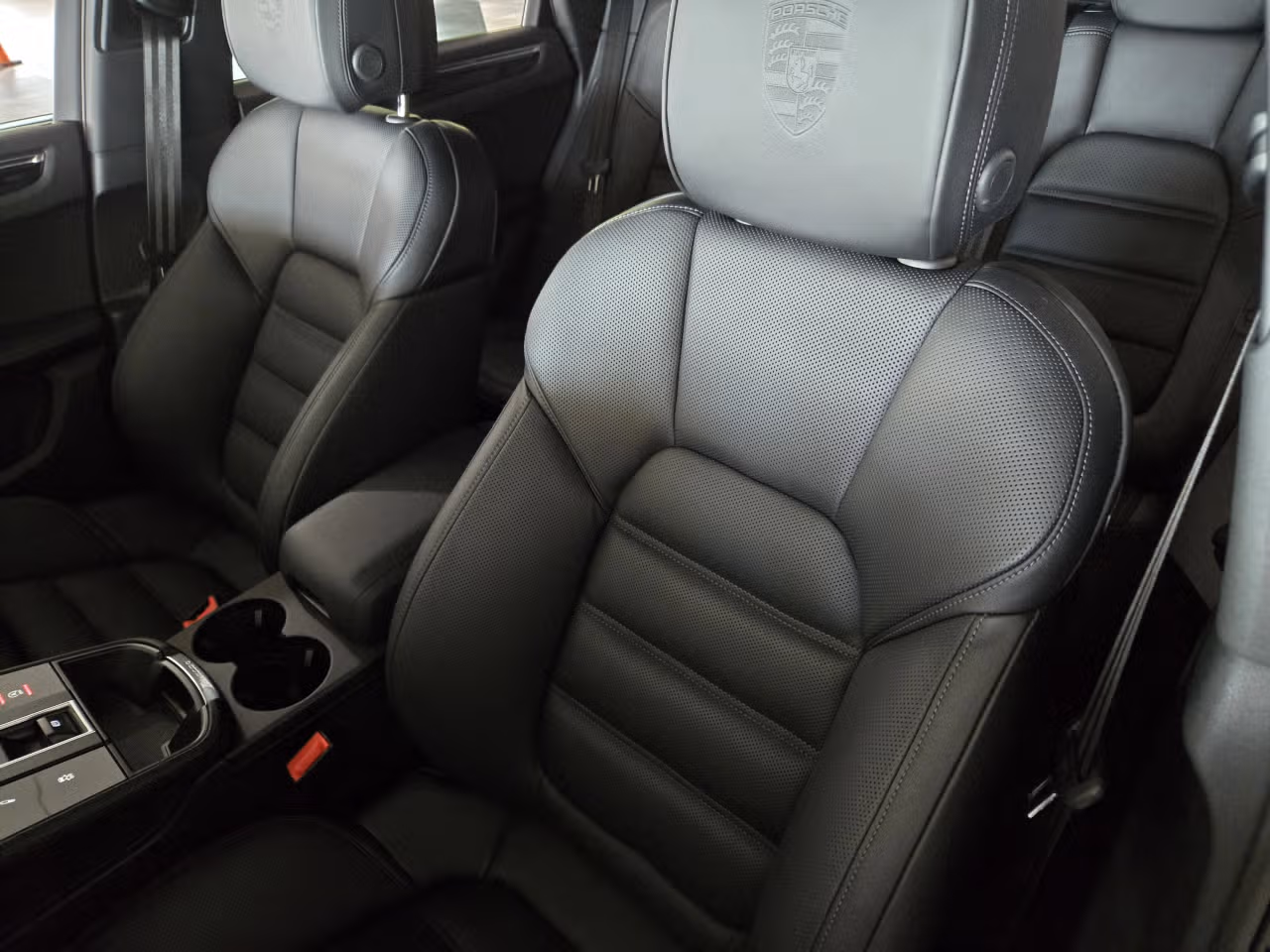 2025 Porsche Macan - Photo 36