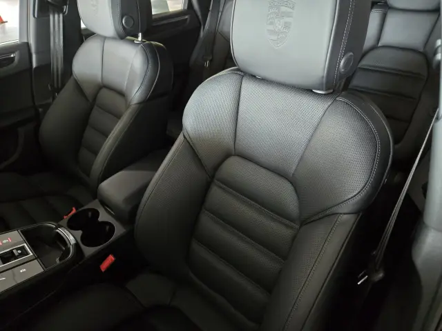 2025 Porsche Macan - Photo 38