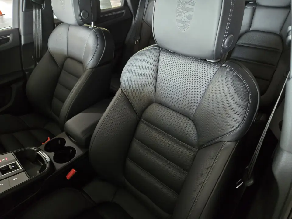 2025 Porsche Macan - Photo 39