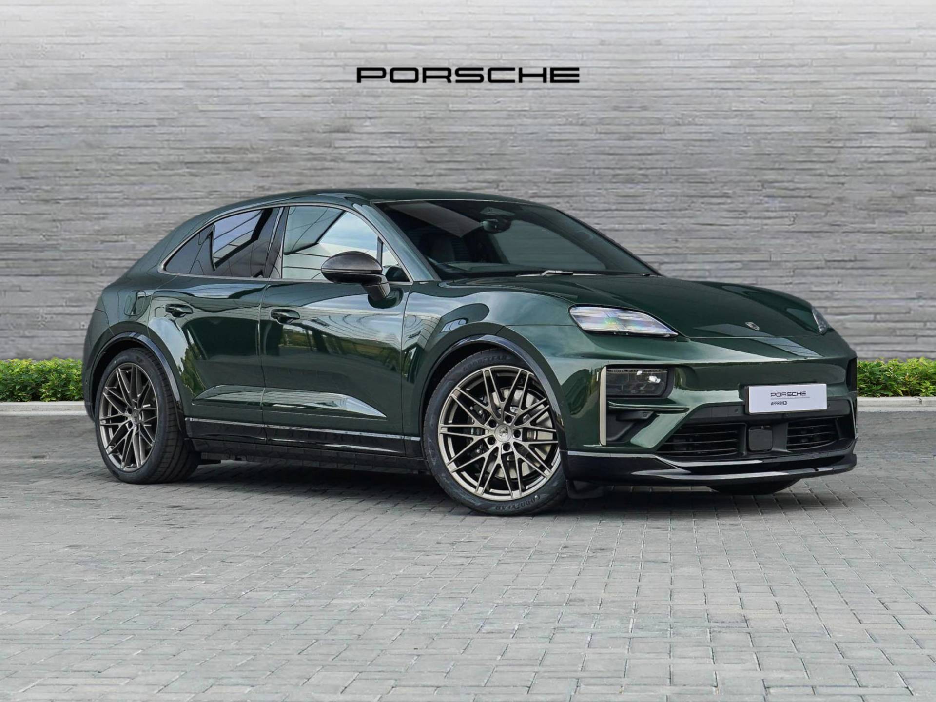 Macan Turbo, photo 1 of 62