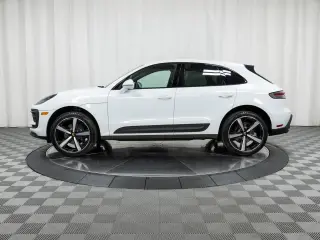 2025 Porsche Macan - Photo 13