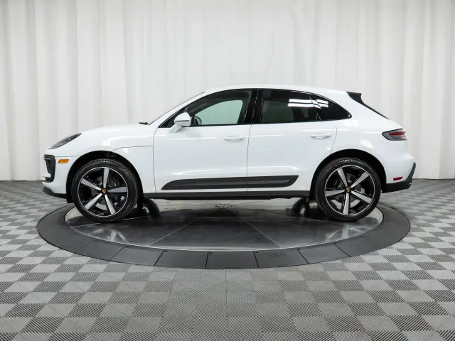 2025 Porsche Macan - Photo 14