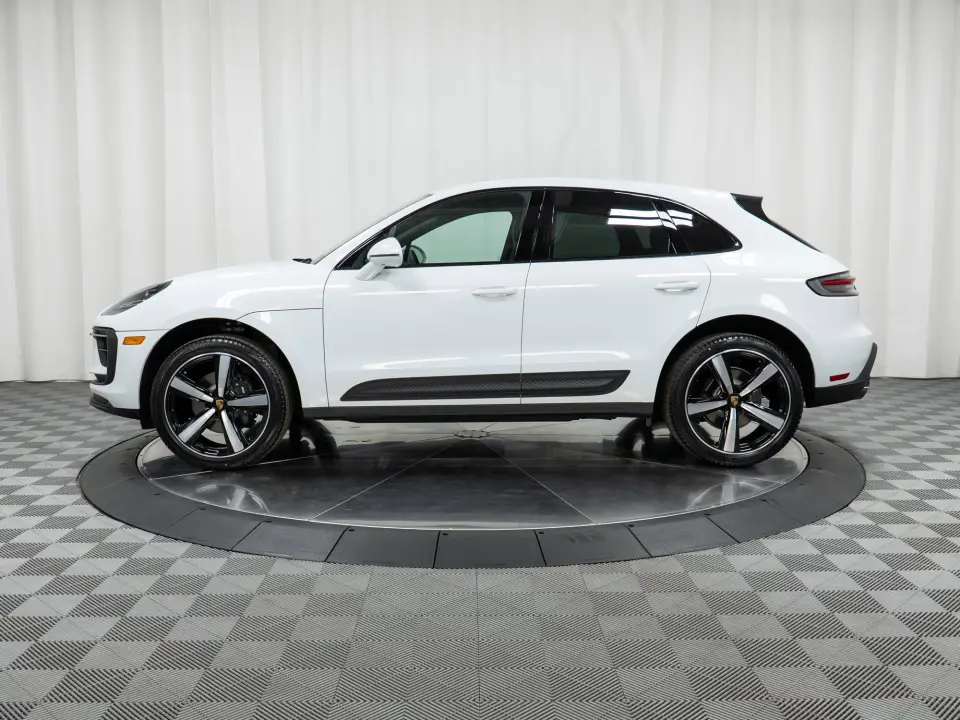 2025 Porsche Macan - Photo 15