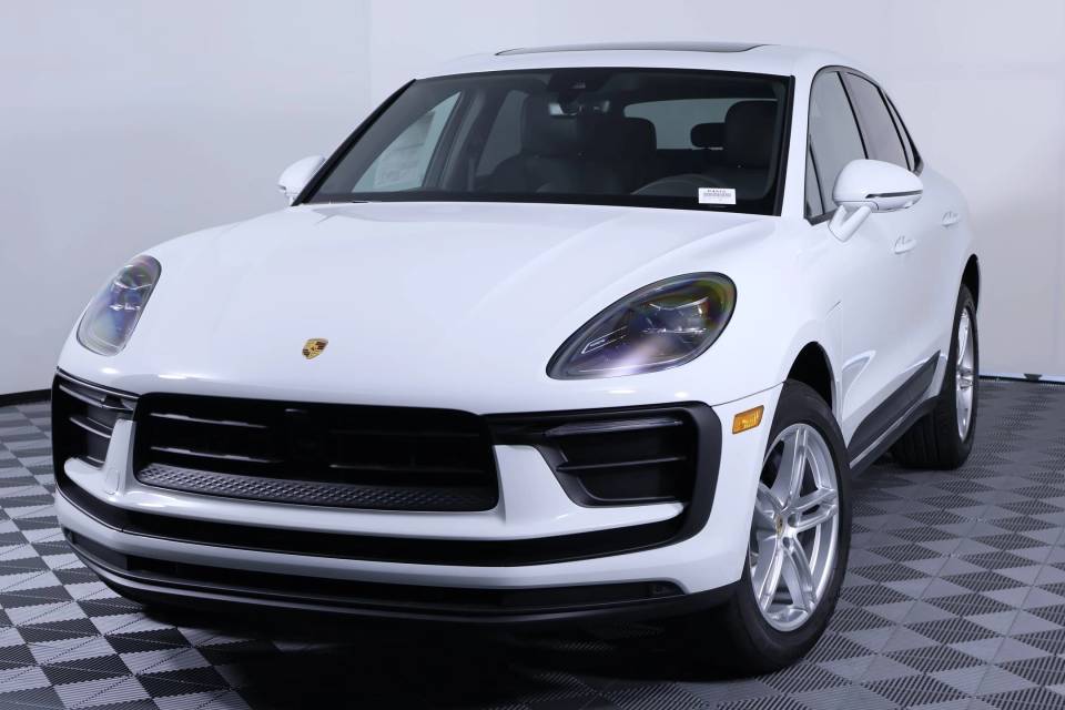 2026 Porsche Macan Base