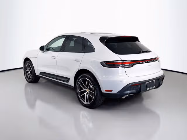 2025 Porsche Macan - Photo 18