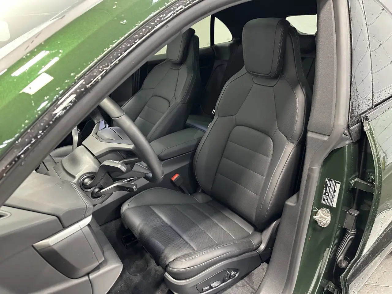 2025 Porsche Macan S - Photo 32